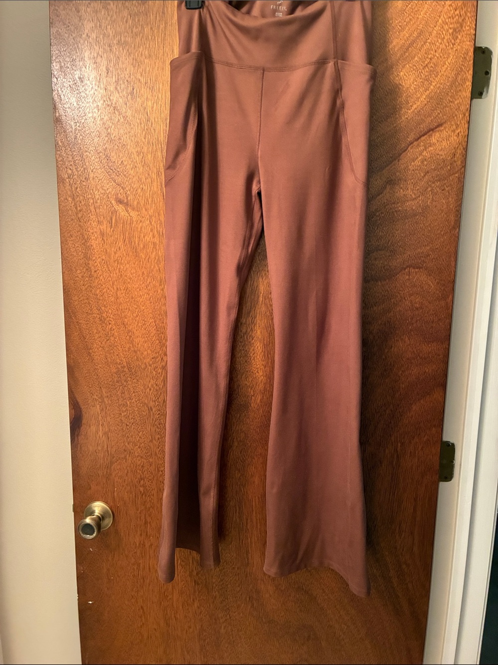 High-Rise Wide-Leg Brown yoga pants - Picture 4 of 4